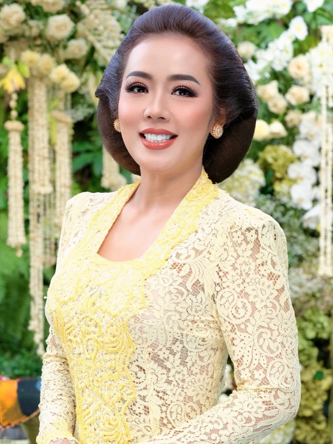 Potret Soimah di Prosesi Siraman Anak, Anggun Berkebaya Kuning & Sanggul
