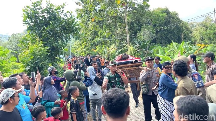 Tradisi Larung Kepala Kerbau di Dam Bagong Trenggalek