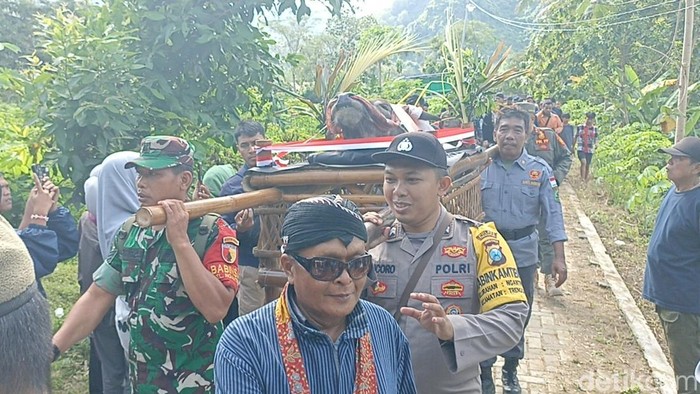 Tradisi Larung Kepala Kerbau di Dam Bagong Trenggalek