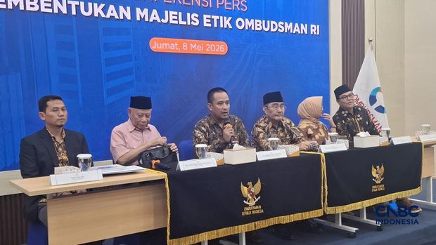Wakil Ketua Ombudsman RI periode 2026-2031, Rahmadi Indra Tektona dalam konferensi persnya di Jakarta, Jumat (8/5/2026). (CNBC Indonesia/Chandra Dwi Pranata)