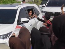 Video Antusiasme Warga Lampung Timur Bertemu Gibran Meski Nunggu 2 Jam Lebih