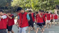 Polisi Tangkap 44 WNA Komplotan Scamming Jaringan Internasional di Surabaya