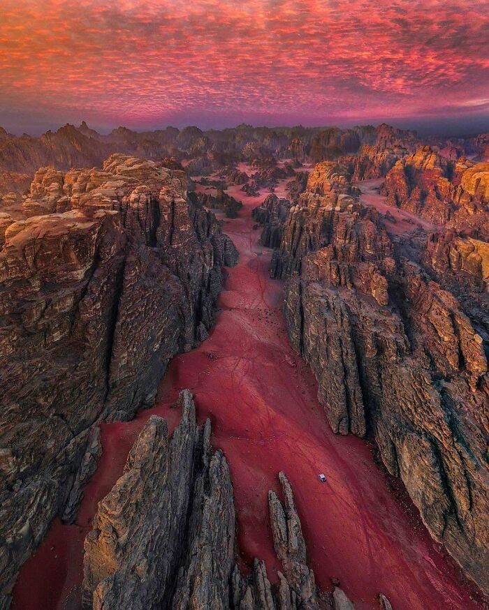 15 Foto yang Bikin Kamu Ngira Ini Planet Lain, Padahal Masih di Bumi
