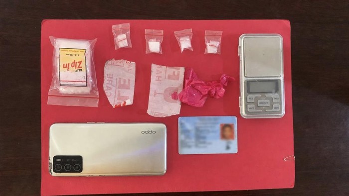Barang bukti yang diamankan polisi dari kurir sabu sistem tempel yang diamankan petugas di Karangawen, Demak.