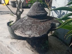 Cerita Batu Chattra Candi Jadi Hiasan di Pekarangan Rumah Warga Klaten