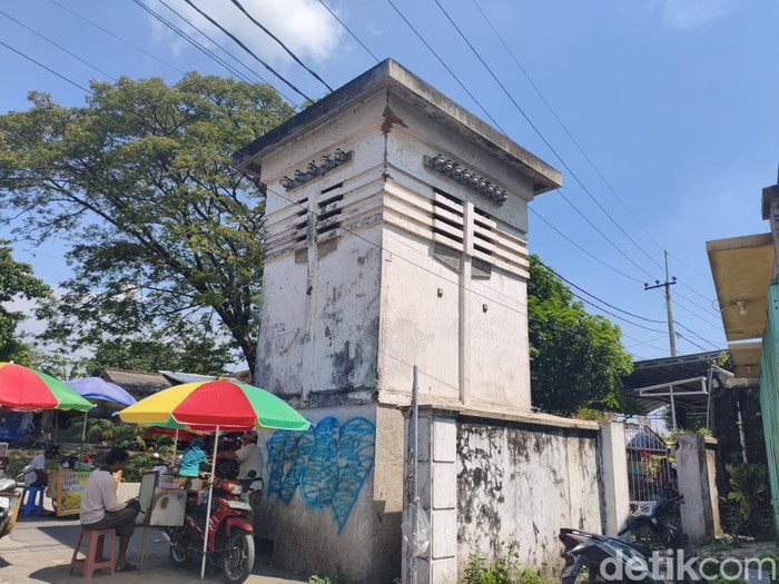 Bekas gardu listrik peninggalan masa kolonial di Dusun Kauman Sidoarjo, jadi bukti majunya peradaban