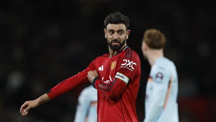 Soccer Football - Premier League - Manchester United v Brentford - Old Trafford, Manchester, Britain - April 27, 2026 Manchester Uniteds Bruno Fernandes reacts Action Images via Reuters/Jason Cairnduff EDITORIAL USE ONLY. NO USE WITH UNAUTHORIZED AU