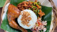 Dapur Ibuk Nyoman: Laris Manis! Nasi Jinggo Bali Enak di Perumahan Tangsel