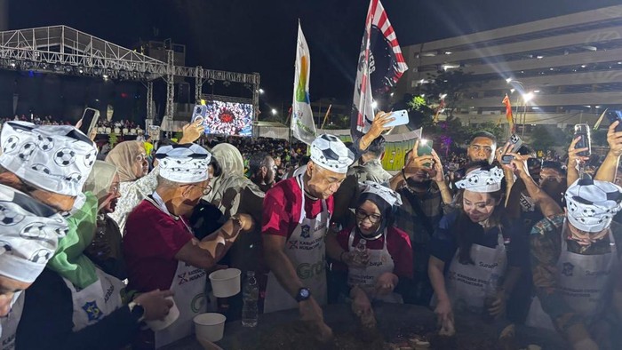 Kemeriahan Festival Rujak Uleg Surabaya 2026