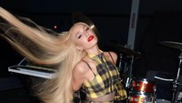 Gwen Stefani Awet Muda di Usia 56, Tampil bak Era 90-an di Konser No Doubt