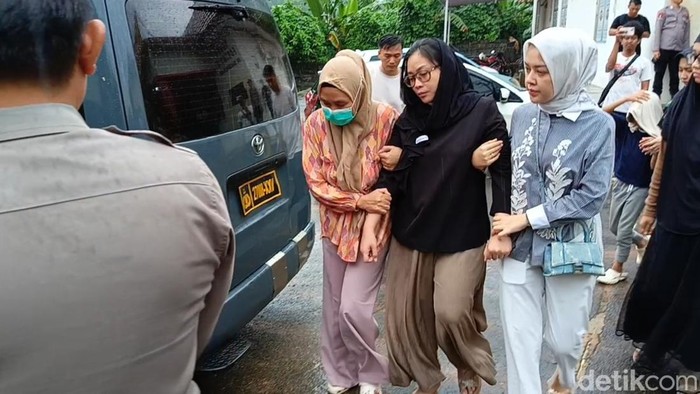 Istri Brigadir Arya Supena yang suaminya tewas ditembak pencuri motor