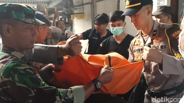 Jenazah wanita bunuh diri di Tulungagung dievakuasi.