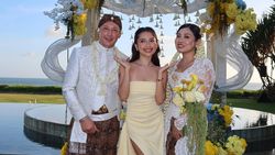 Haru-Happy Jennifer Coppen di Pernikahan Sang Ayah