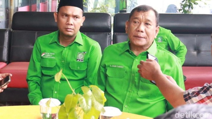 Keterangan foto: Ketua DPW PKB Sumut Ashari Tambunan dan Koordinator Tim Penataan Struktur DPC PKB se-Sumut, Muniruddin Ritonga (Nizar Aldi/detikSumut)