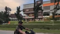 Duh! Ketua DPRD Naik Moge Nggak Pakai Helm