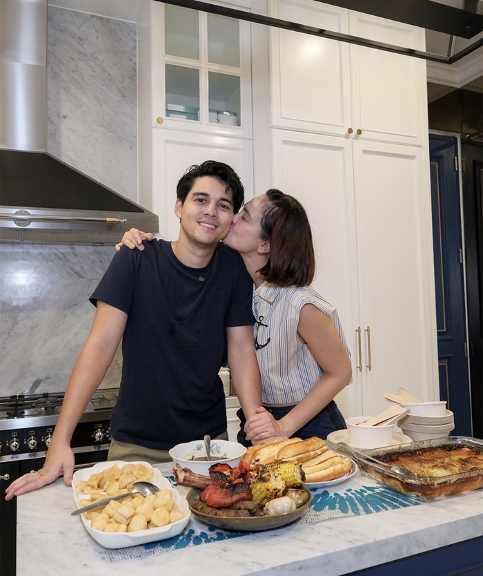 Kompak! Luna Maya dan Maxime Bouttier Makan Malam hingga Masak Bareng