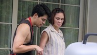 Momen tahun baru lalu juga dirayakan istimewa oleh Luna-Maxime. Mereka terlihat kompak memanggang jagung bersama untuk dinikmati saat pergantian tahun. Foto: Instagram @lunamaya / @bouttier_maxime
