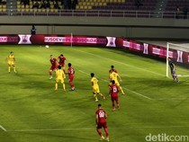 Skor Kacamata Tutup Jalannya Babak Pertama Persis Vs Persebaya