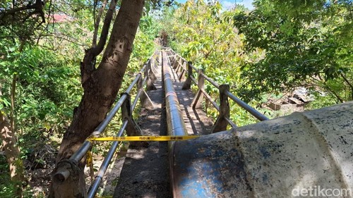 Lokasi penemuan jenazah di kolong jembatan pipa PDAM di Kelurahan Liliba, Kecamatan Oebobo, Kota Kupang, NTT, Sabtu (9/5/2026).