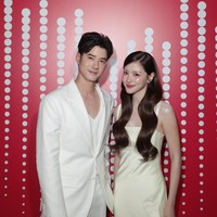 Pada Jumat (8/5/2026) kemarin, Mario Maurer dan Baifern Pimchanok dipertemukan di Shanghai untuk meramaikan pop-up store merek perawatan kulit SK-II. Foto: Instagram