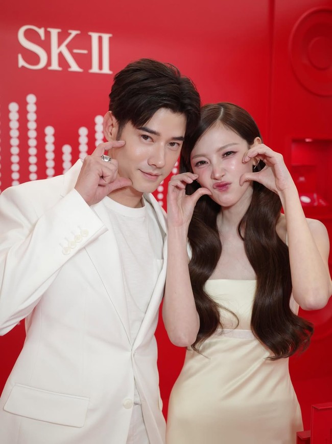 Aging like fine wine. Mario Maurer dan Baifern Pimchanok terlihat awet muda, seolah tak menua sejak penayangan Crazy Little Thing Love, 16 tahun lalu. Sang aktor kini menginjak usia 37 tahun dan Baifern berusia 33 tahun. Foto: Instagram