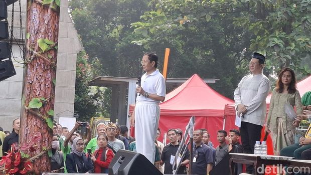 Menag Nasaruddin Umar saat menghadiri peringatan HUT ke-219 Keuskupan Agung Jakarta di Gereja Katedral Jakarta, Sabtu (9/5/2026).