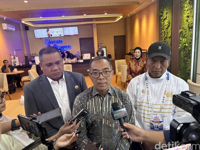Menteri Pendidikan Tinggi, Sains, dan Teknologi (Mendiktisaintek) Prof Brian Yuliarto di Unesa
