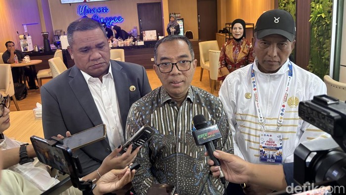 Menteri Pendidikan Tinggi, Sains, dan Teknologi (Mendiktisaintek) Prof Brian Yuliarto di Unesa