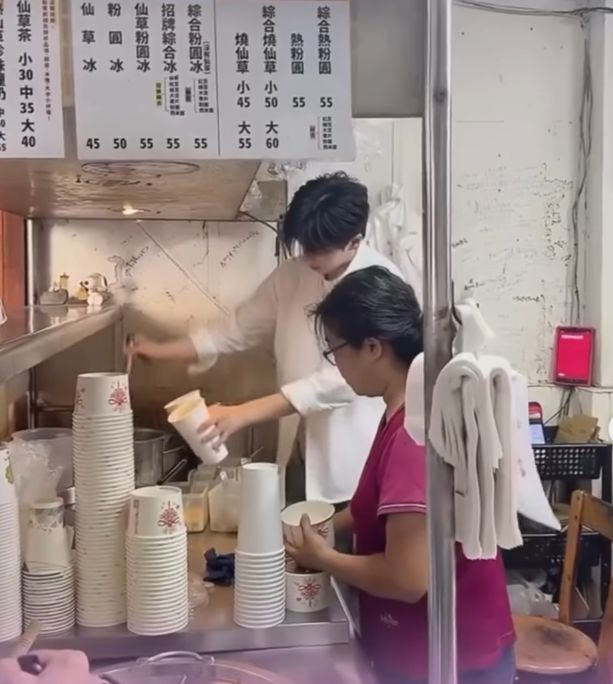 Mirip Aktor 'Dracin' Zhang Linghe, Penjual Es Bola Ubi Ini Mendadak Viral Mirip Aktor 'Dracin' Zhang Linghe, Penjual Es Bola Ubi Ini Mendadak Viral
