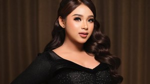 Niken Salindry sudah nyinden sejak usia 4 tahun. Di awal kariernya dulu bayarannya hanya Rp 150 ribu. (Foto: dok Instagram zie.makeupartist)