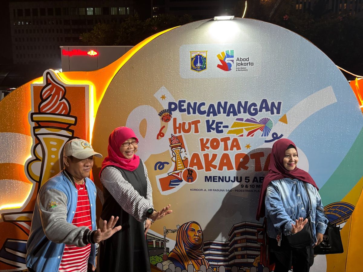 Diguyur Hujan, Warga Tetap Antusias Ramaikan Pencanangan HUT ke-499 Jakarta? — INDONESIA — ERYU PROJECT