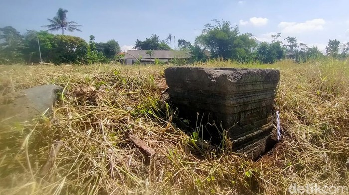 Penemuan Yoni peninggalan masa Hindu di Desa Pendem, Kecamatan Junrejo Kota Batu.