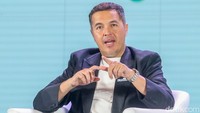 Pegiat otomotif Rifat Sungkar juga hadir membawa perspektif tentang pentingnya efisiensi energi dalam aktivitas sehari-hari, termasuk dalam berkendara.