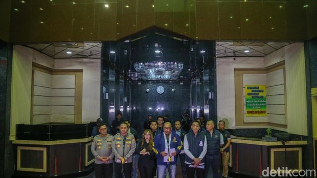 Dirtipidum Bareskrim Polri Brigjen Wira Satya Triputra menyampaikan pengungkapan kasus judol di perkantoran Jalan Hayam Wuruk, Jakbar, Sabtu (9/5/2026). Pengungkapan ini merupakan wujud dari Asta Cita Presiden Prabowo Subianto.