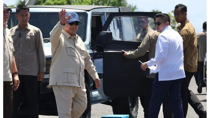 Prabowo Subianto dijemput Maung MV Komando di Pulau Miangas.
