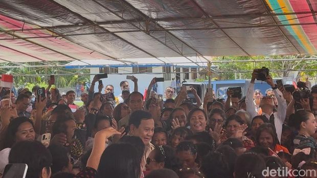 Presiden Prabowo gadung dengan warga joget Tabola Bale di Miangas