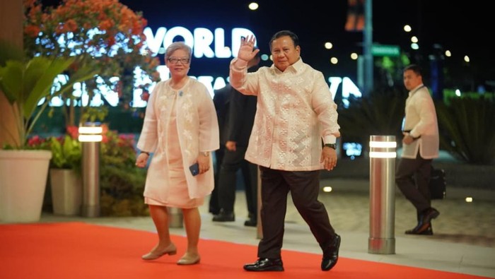 Prabowo duduk di samping Pangeran Brunei saat KTT ASEAN
