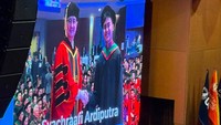 Anak Sandhy Sondoro, Syachraafi Ardiputra Ganto, wisuda Sarjana Kedokteran dari Universitas Pelita Harapan. (Foto: dok Instagram msfitschn)