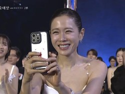 Viral Momen Son Ye Jin Rekam Hyun Bin Menang Baeksang Awards, Bikin Gemas!