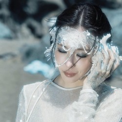 Tiffany Young Jadi Siren Jatuh Cinta di Summers Not Over