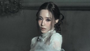 Gimana menurut kamu visual Tiffany Young dalam foto ini? Stunning, kan! (Foto: dok. Instagram @teampmg_kr)