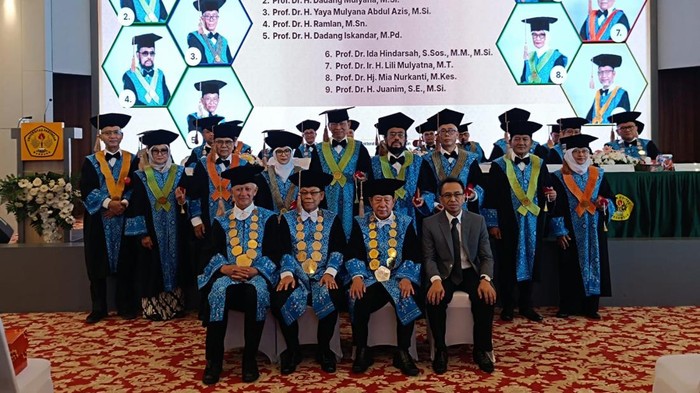 Unpas kukuhkan sembilan guru besar sekaligus.