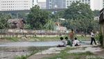 Waduk Melati Ramai Jadi Tempat Santai Warga