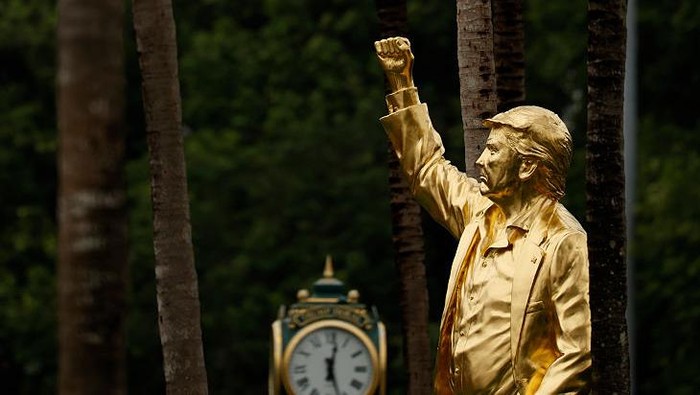 2273271309 MIAMI, FLORIDA - APRIL 30: Golden Donald Trump statue is seen during the first round of Cadillac Championship at Trump National Doral - Blue Monster Course on April 30, 2026 in Miami, Florida. (Photo by Ben Jared/PGA TOUR via Getty Images)