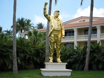 Lagi! Ada Patung Emas Trump Berdiri, Kali Ini Bukan Sindiran tapi...