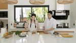 Kompak Banget! Alyssa Daguise dan Al Ghazali Masak Pasta Bareng