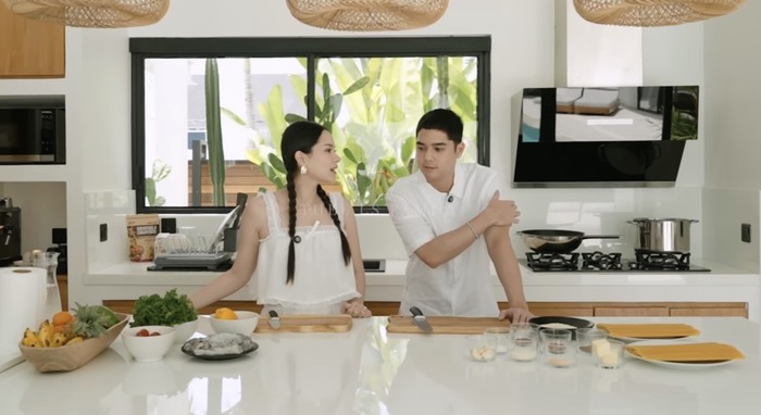 Kompak Banget! Alyssa Daguise dan Al Ghazali Masak Pasta Bareng