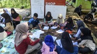 Kegiatan tersebut diikuti oleh 94 anak yang mendapatkan pembelajaran bahasa Inggris dan Jepang. Program ini telah diinisiasi oleh pendamping PKH Ciamis sejak 2023 sebagai bentuk inovasi dalam mendukung peningkatan kualitas sumber daya manusia sejak usia dini. ANTARA FOTO/Adeng Bustomi