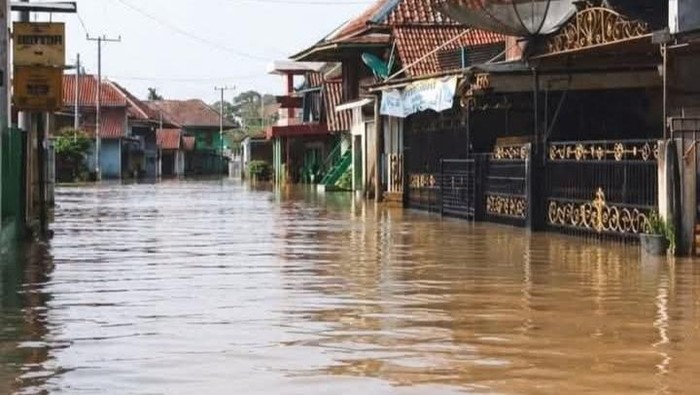 Banjir yang masih merendam rumah warga di Muratara