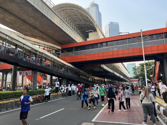 Suasana CFD di Jalan Rasuna Said, Jakarta Selatan, Minggu (10/5/2026).